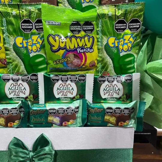 box con chocolates y globos green